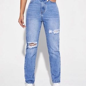 Never worn, high rise boyfriend jeans. Brand: SHIEN